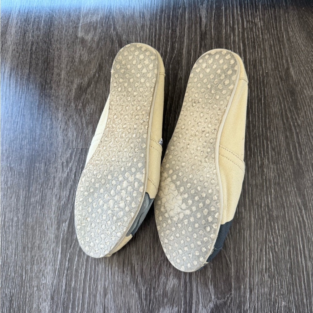 TOMS Custom painted shoes - Picture 9 of 9